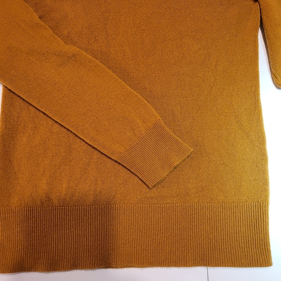 S brand Womens mustard/ honey brown color, small v-neck sweater. - Picture 3 of 4